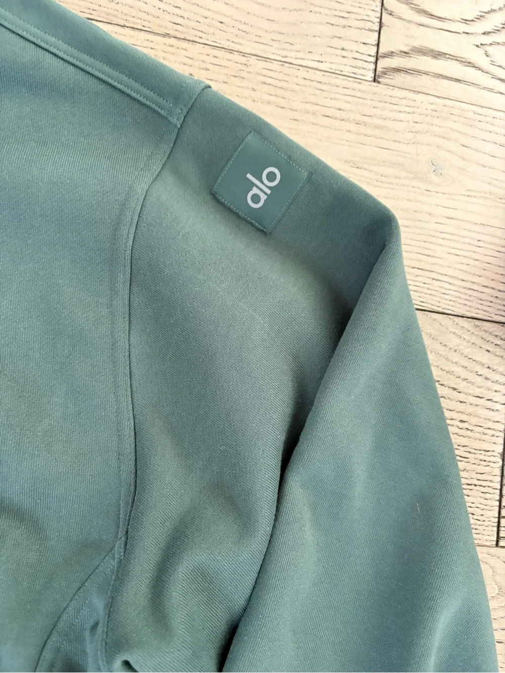 ALO yoga hazy Mockneck pullover clover green